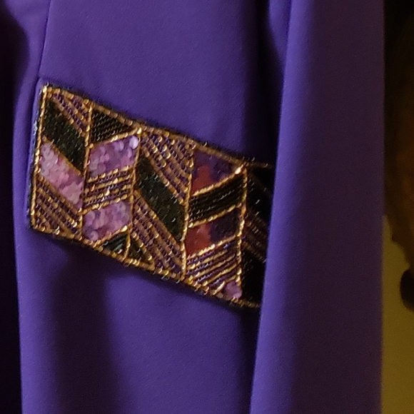 Purple/violet suit/ beaded collar - Picture 15 of 16